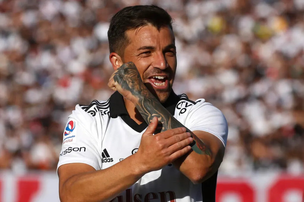 Futbol, Colo Colo vs Curico Unido. Fecha 27, campeonato Nacional 2022. El jugador de Colo Colo Gabriel Costa, centro, celebra su gol contra Curico Unido durante el partido por la primera division disputado en el estadio Monumental. Santiago, Chile. 09/10/2022 Jonnathan Oyarzun/Photosport Football, Colo Colo vs Curico Unido. 27th date, 2022 National Championship. Colo Colo’s players Gabriel Costa, center, celebrates his goal against Curico Unido for the first division match held at Monumental stadium. Santiago, Chile. 10/09/2022 Jonnathan Oyarzun/Photosport