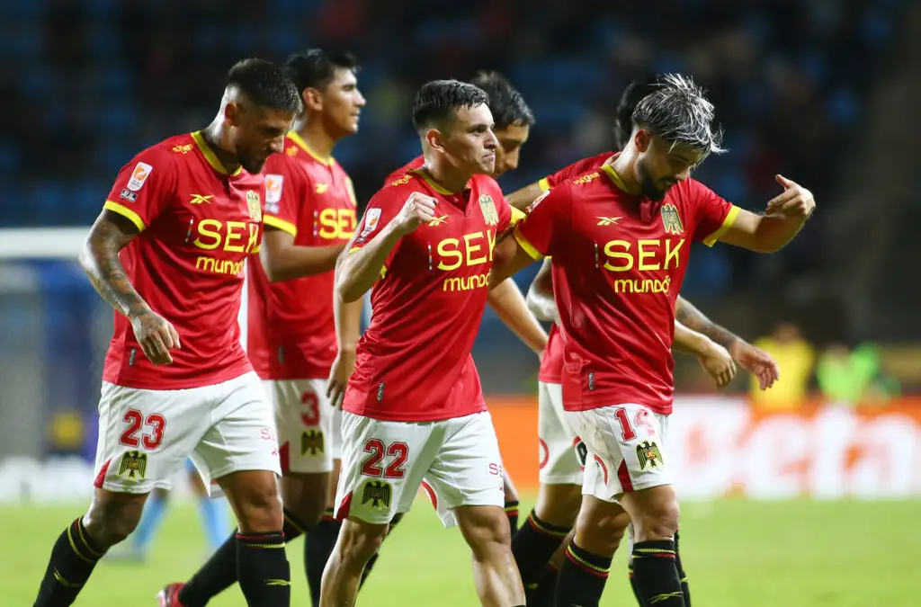 Unión Española goleaba a Deportes Iquique antes de la suspensión del encuentro.