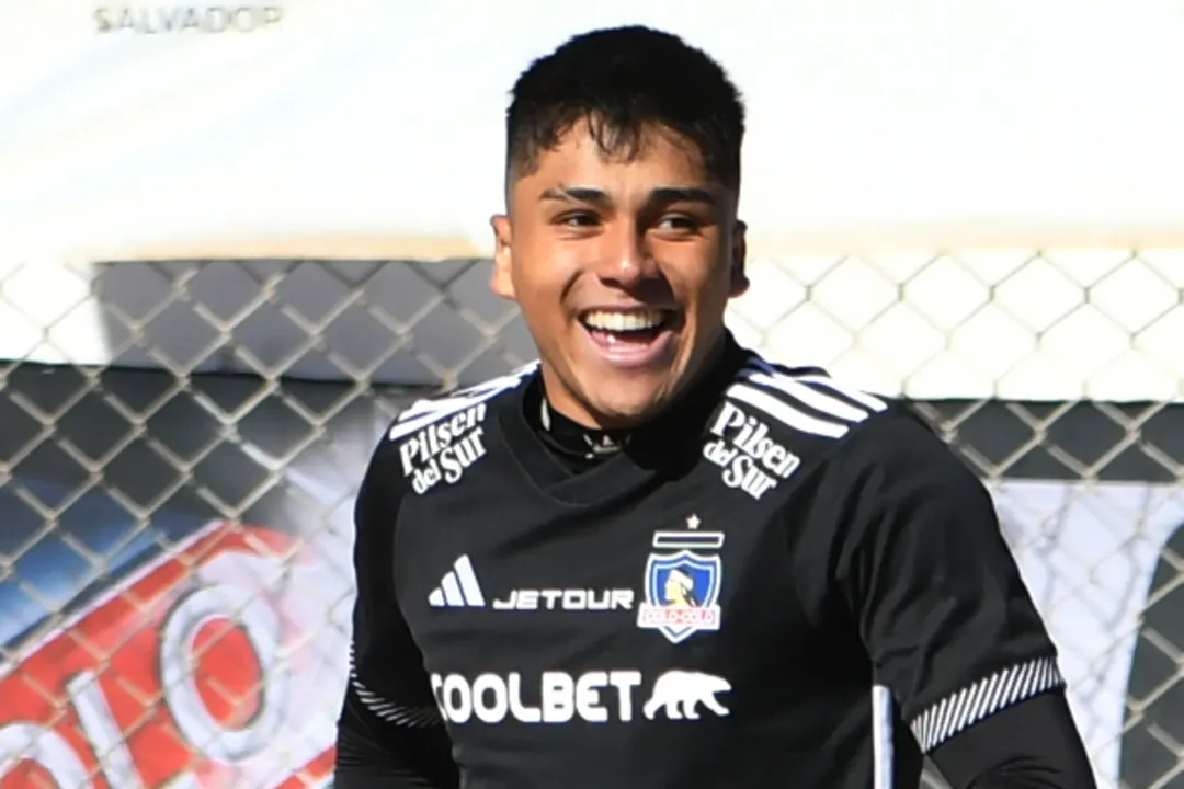 Primer plano de Damián Pizarro sonriente.