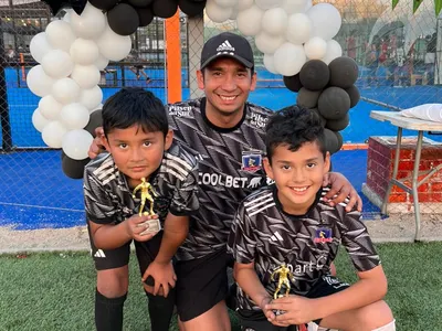 Brilló siendo campeón en Colo-Colo y ahora disfruta con su escuela de fútbol: «Ha funcionado bien»