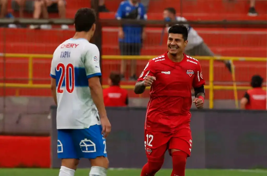 Ñublense le ganó a Universidad Católica por el Campeonato Nacional.
