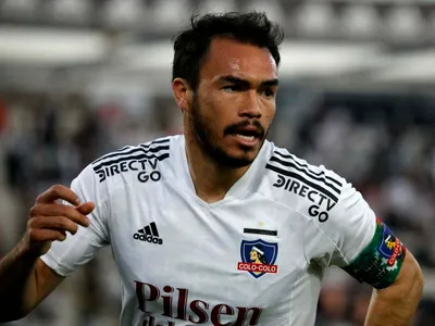 Agente de Gabriel Suazo advierte que irán a observar al lateral frente a Marruecos para llevárselo al extranjero