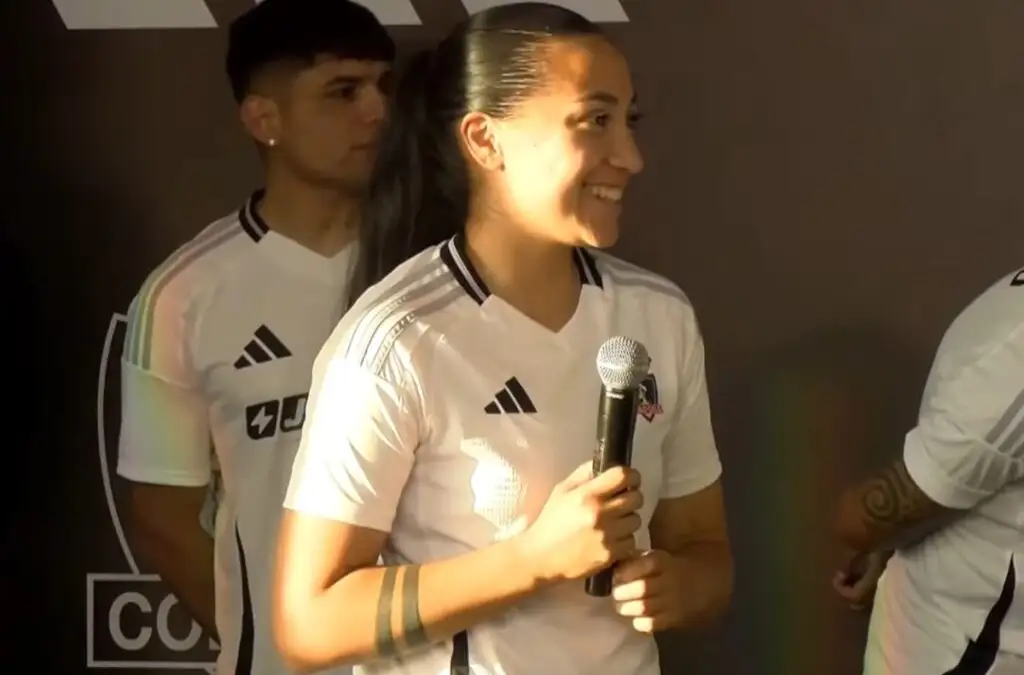 Elida Durán junto a Catalina Mellado estuvieron a cargo de mostrar la indumentaria femenina.