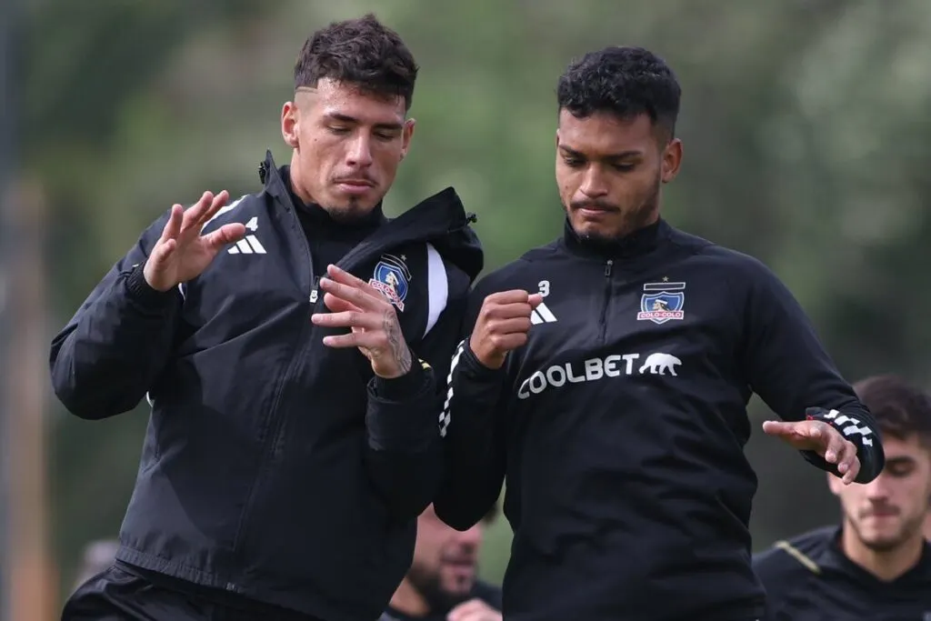 Jugadores de Colo-Colo entrenando.