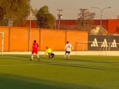 ¿Y si te llama Quinteros? Ex delantero albo se luce con maradoniano gol en Colo-Colo de todos los tiempos