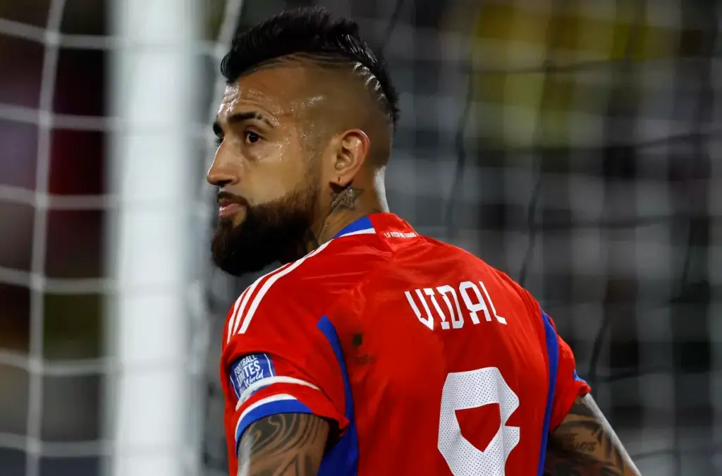 El último partido oficial de Vidal en La Roja fue en septiembre del 2023, ante Colombia.