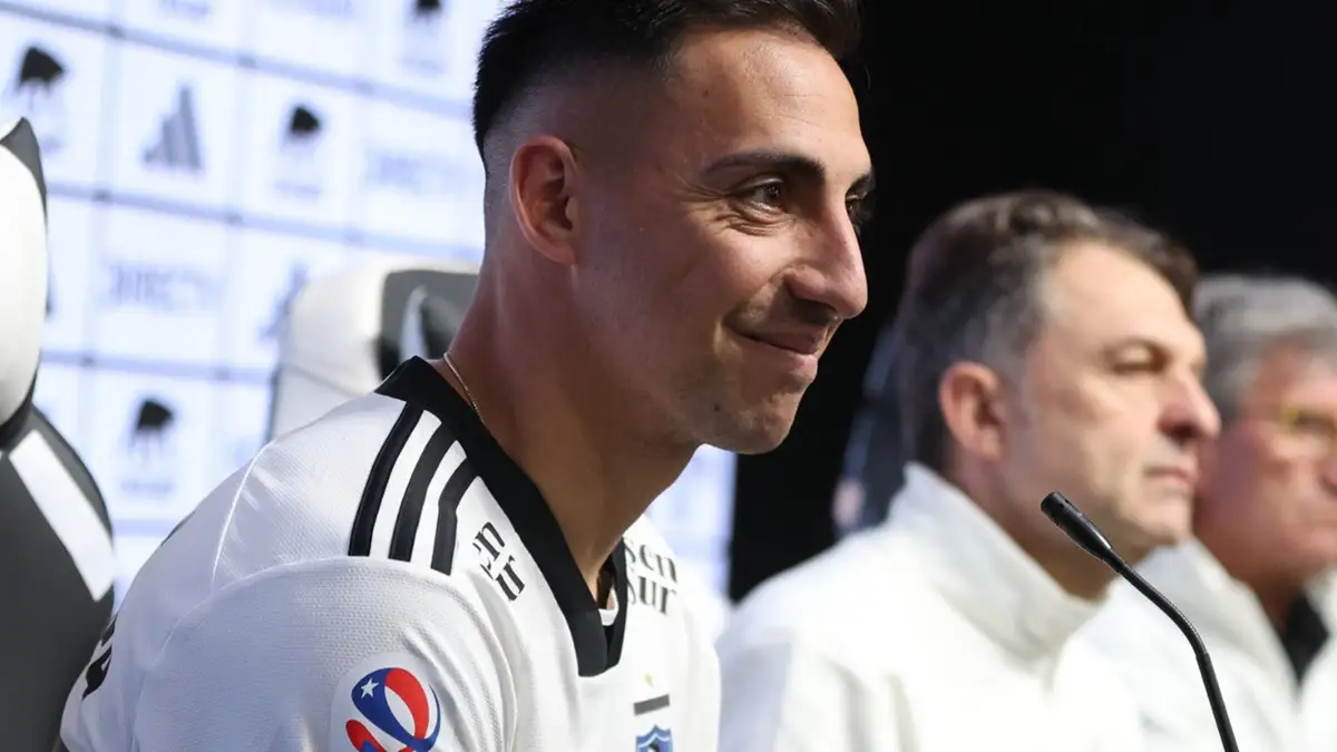 Colo-Colo cerraría su mercado de pases con Javier Correa, Cristián Riquelme y un lateral derecho.