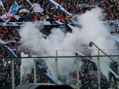 Con todo: Periodista argentino no se guarda nada y entregó crudas críticas a la hinchada de Colo-Colo