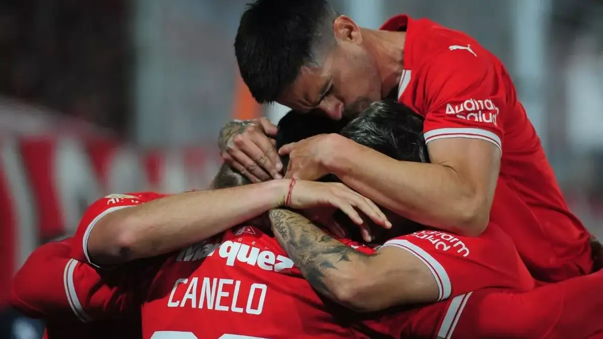 Colo-Colo disputaría un amistoso frente a Independiente de Avellaneda.