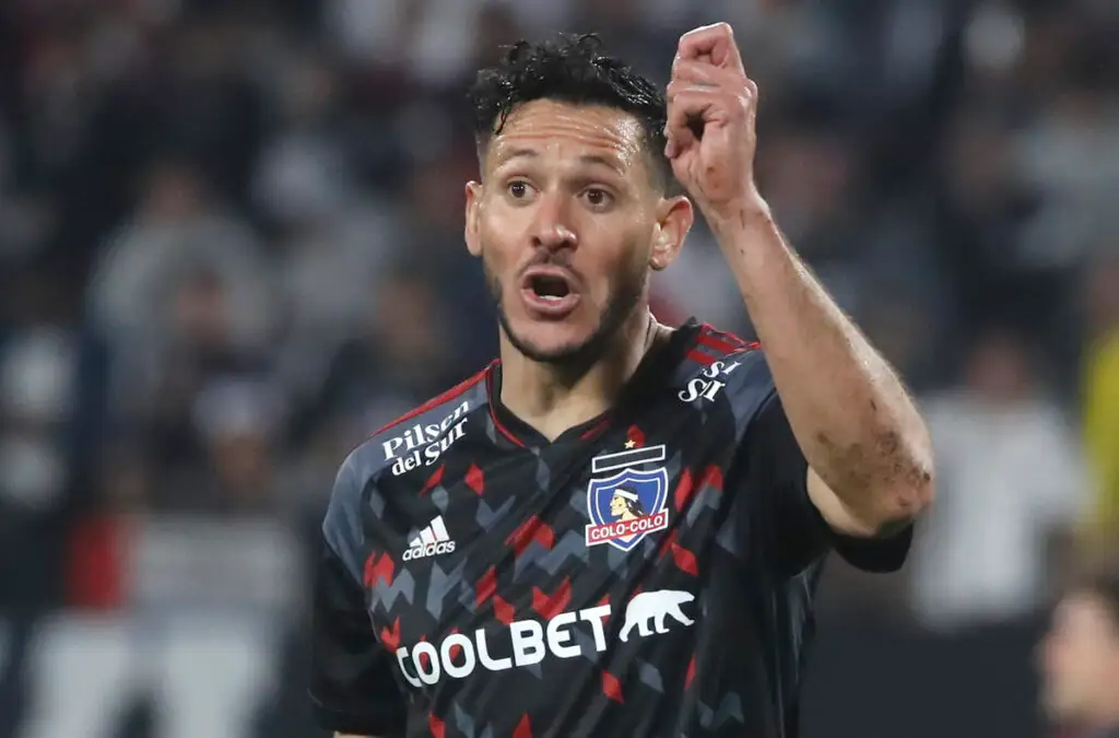 Ramiro González quedó suspendido en Colo-Colo por acumulación de tarjetas amarillas.