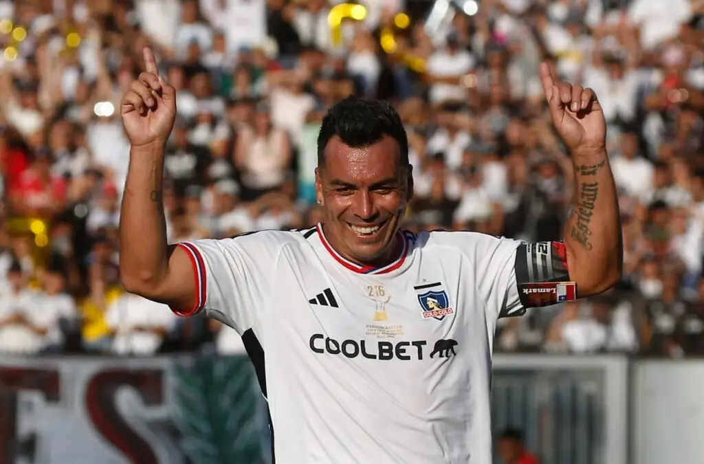 Esteban Paredes recibió los elogios y las bromas de Nicolás Peric.
