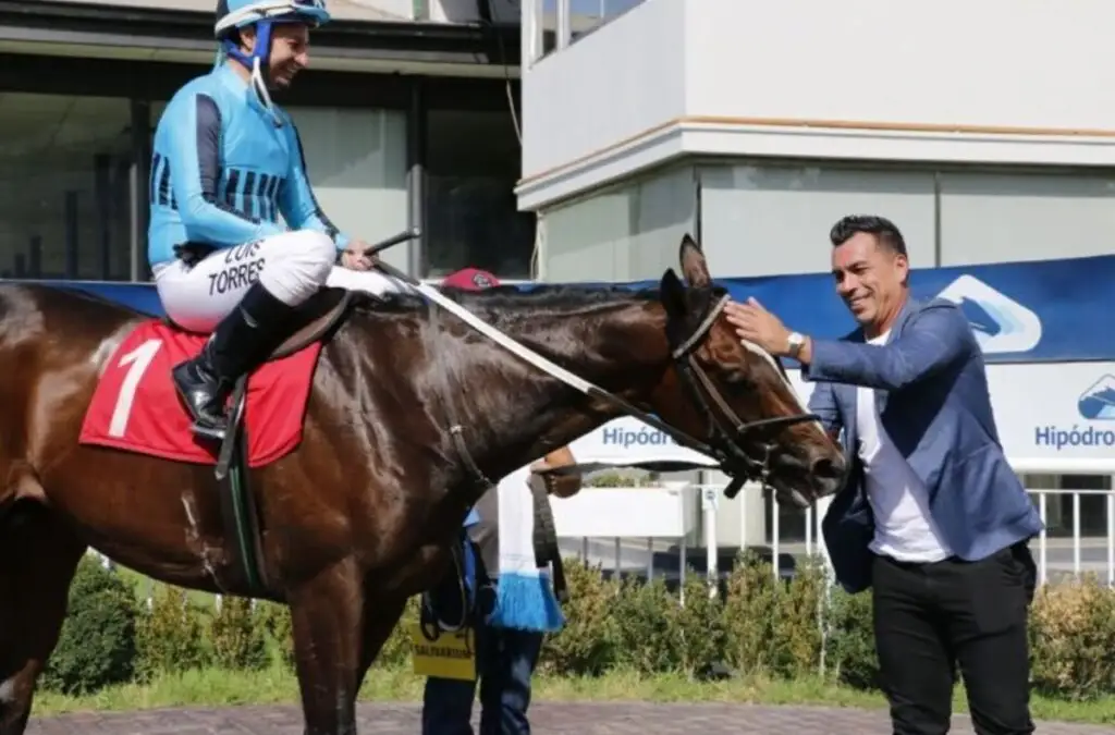 Orgullo Vencido, caballo propiedad de Esteban Paredes, volvió a ganar en el Hipódromo Chile.