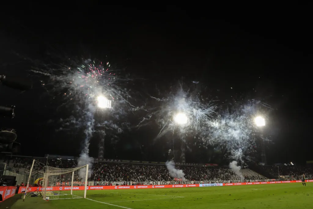 Futbol, Colo Colo vs Nublense Fecha 11, Liga de Primera 2025. Los hinchas de Colo Colo, son fotografiados durante el partido de primera division contra Colo Colo disputado en el estadio Monumental Davis Arellano, Santiago, Chile. 19/05/2025 Felipe Zanca/Photosport Football, Colo Colo vs Nublense 11th turn, Division League 2025. Colo ColoÕs fans are pictured during the first division match at the Monumental Davis Arellano Stadium, in Santiago, Chile. 19/05/2025 Felipe Zanca/Photosport