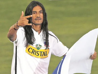 «Coca» Mendoza estalló tras la derrota ante Unión Española y lapidó a jugador de Colo-Colo