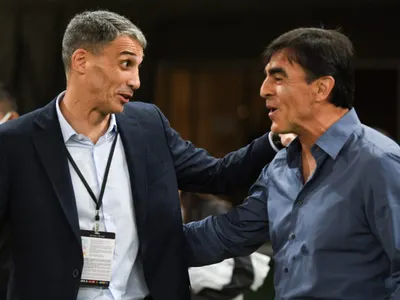 ¿Todos atrás? El particular mensaje del entrenador de Fortaleza que incomoda a Colo-Colo