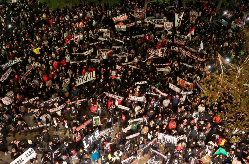 Los hinchas de Colo-Colo realizaron varios incidentes en Buenos Aires.