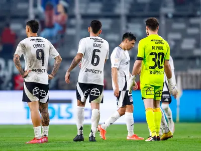 A cuidarse frente a la UC: Los 2 jugadores de Colo-Colo que están a una amarilla de perderse el Superclásico