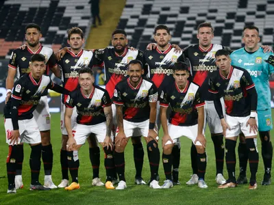 Tarea titánica: Multicampeón con Colo-Colo tomó el fierro caliente y fue confirmado como nuevo DT de Curicó Unido