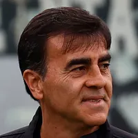 Apuntan al nombre del primer refuerzo de Colo-Colo el 2024: Sería clave para la continuidad de Gustavo Quinteros