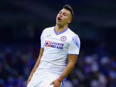 Tiene posible destino: La desesperada medida que tomó Cruz Azul para desprenderse de Iván Morales