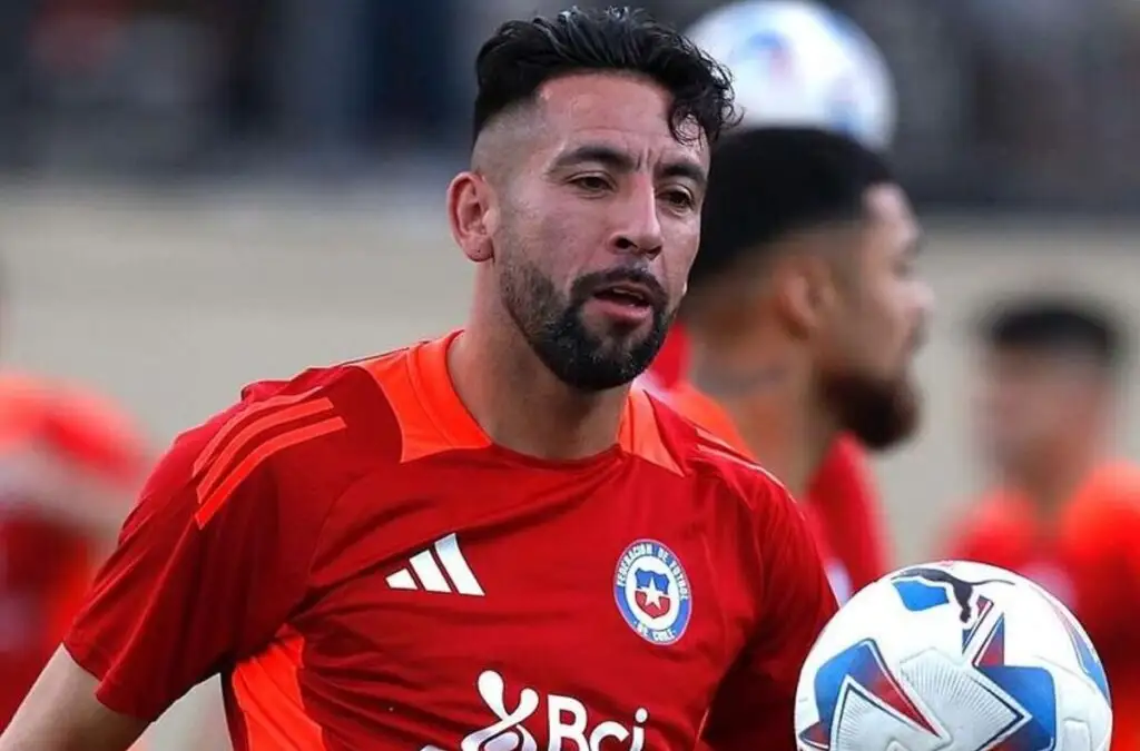 Mauricio Isla sigue siendo opción para reforzar a Colo-Colo.