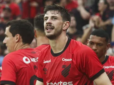 Athletico Paranaense complica a Colo-Colo con el fichaje de Lucas Di Yorio