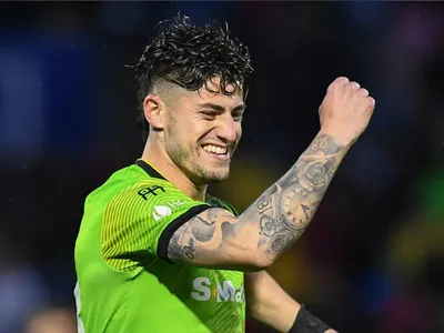 Irradia felicidad: La nueva alegría de Ángelo Sagal en Europa mientras está en el radar de Colo Colo