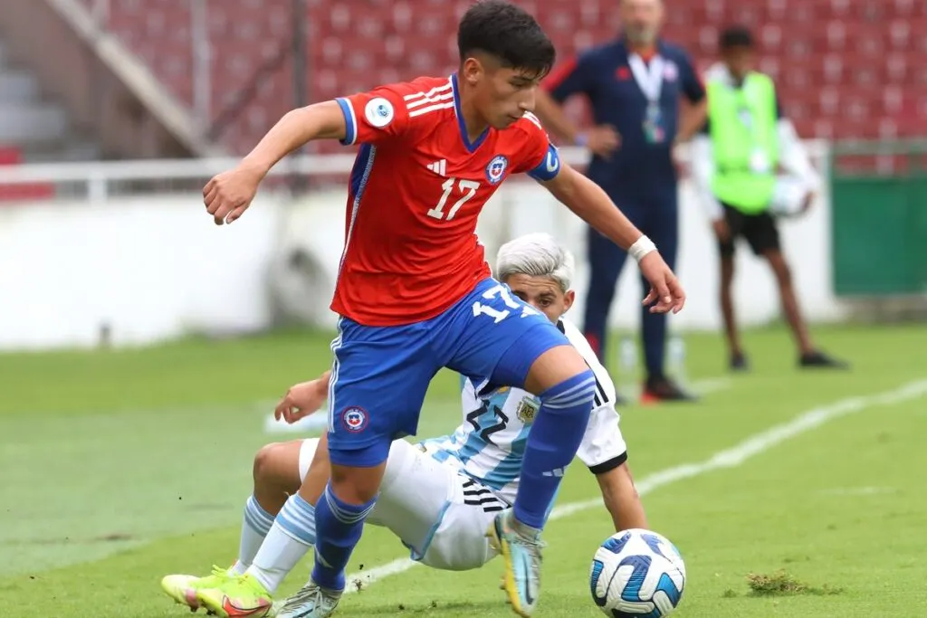 Marchant con los colores de La Roja Sub-17.