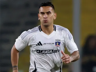 ¿Tarjeta roja? Sebastián Vegas se alza por su infracción en el duelo de Colo-Colo frente a Palestino