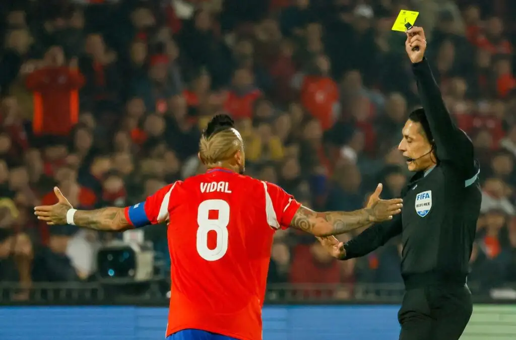 Arturo Vidal quedó suspendido tras recibir cartulina amarilla en el duelo ante Argentina por la fecha 15. ¿Habrá sido su último partido con La Roja?