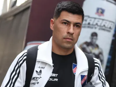 No jugará el domingo: Este será el reemplazante de Tomás Alarcón en el clásico ante la UC