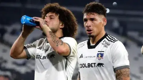 Colo-Colo sigue buscando opciones para reforzar su defensa.