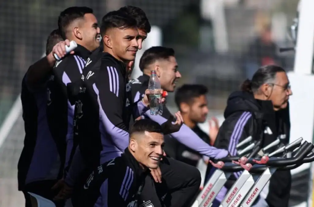 Plantel de Colo-Colo cuenta con días libres tras derrotar a Unión La Calera, algo que no gustó a los hinchas.