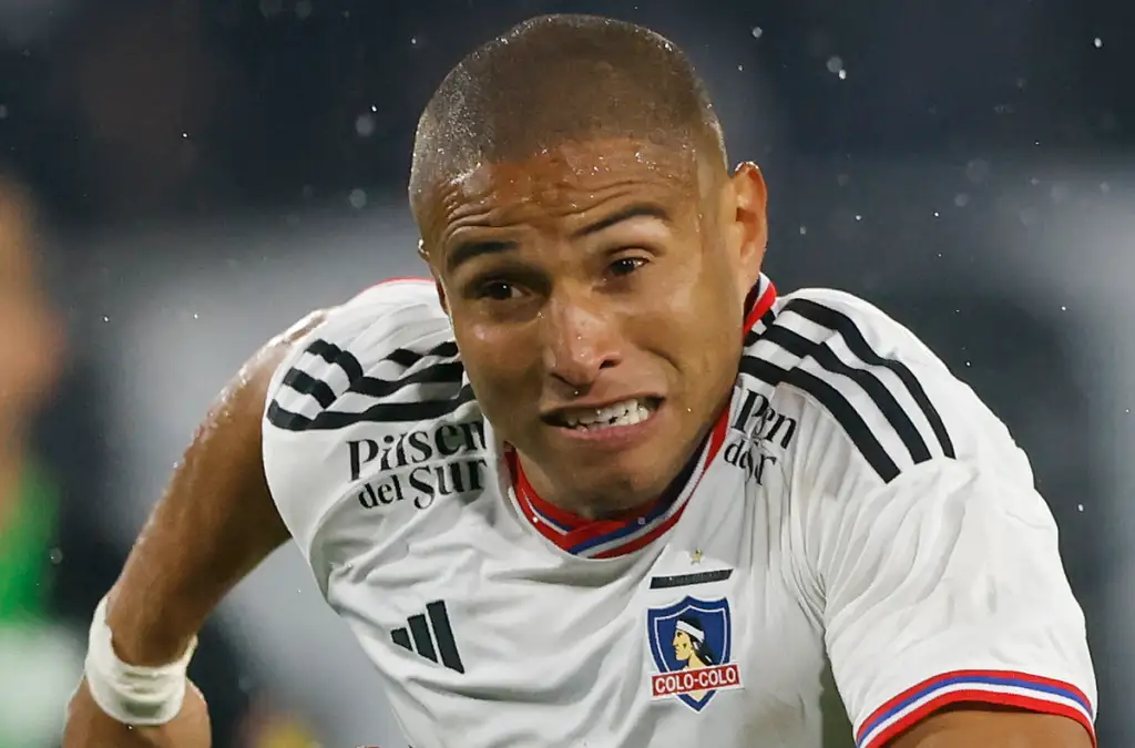 Leandro Benegas no saldrá de Colo-Colo.