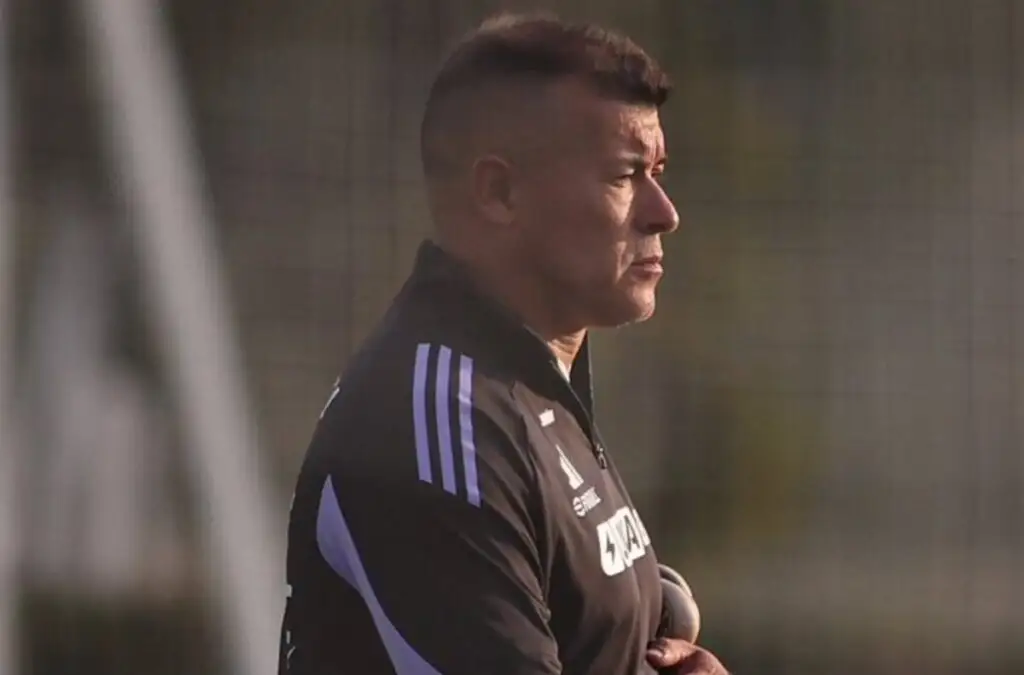 El DT albo optó por darle vacaciones al plantel previo a sus dos clásicos pendientes.