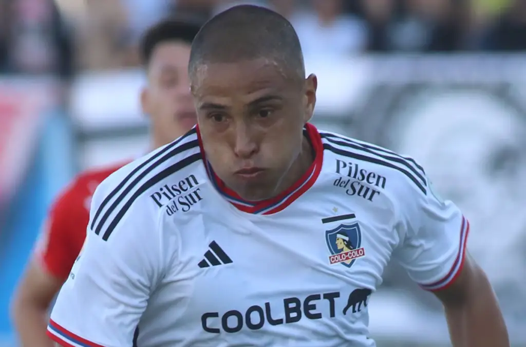 Leandro Benegas seguirá en Colo-Colo de cara a la temporada 2024.
