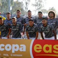 Gustavo Quinteros alza la voz y ensaya extravagante formación para el debut en el Campeonato Nacional