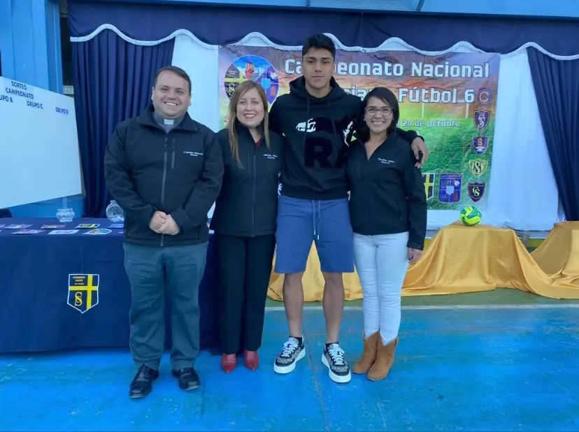 Damián Pizarro participó de un evento deportivo en el Colegio Salesiano Domingo Savio.