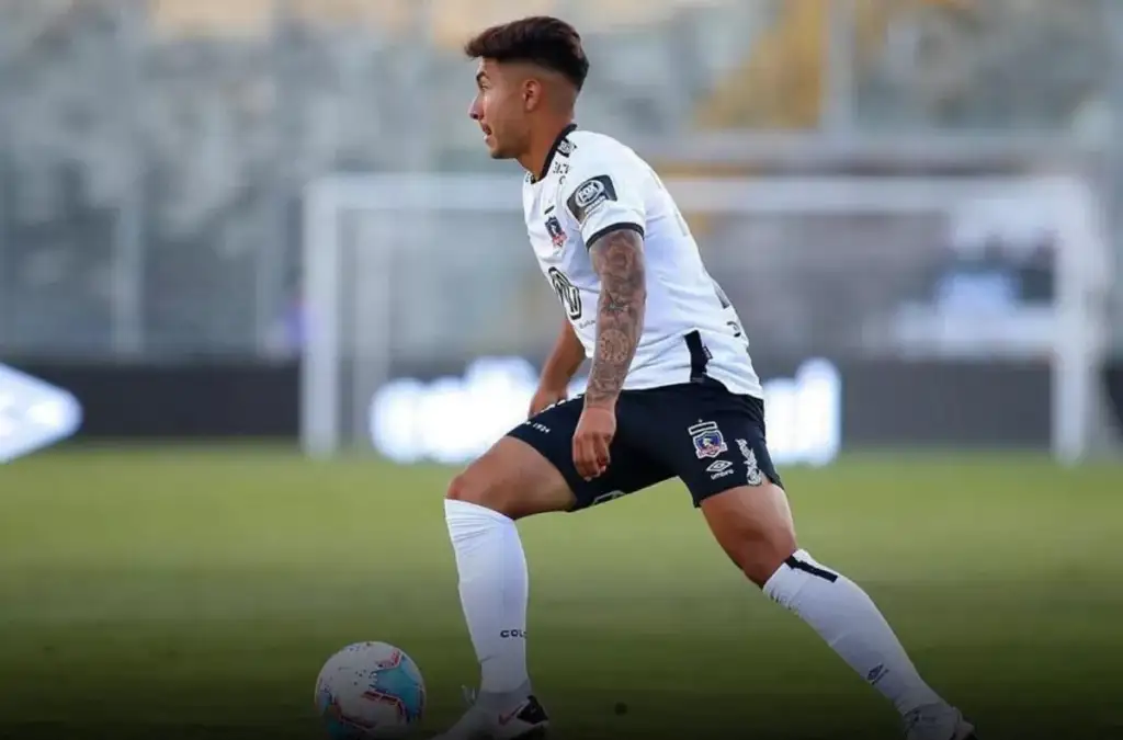 Ethan Espinoza jugó en el primer equipo de Colo-Colo durante la temporada 2020.