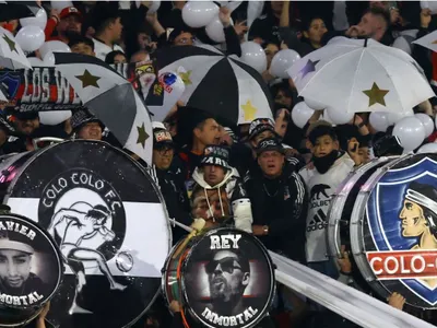 [VIDEO] Hinchada incondicional: Colo-Colo recibió un tremendo hotelazo en la previa del duelo frente a Everton