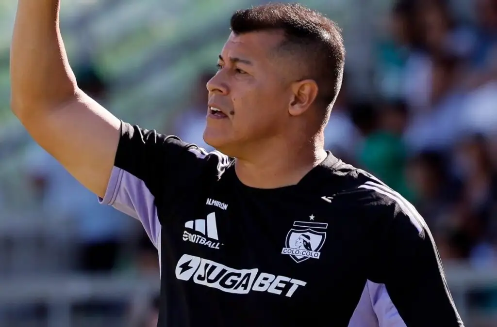 Jorge Almirón se convirtió en el entrenador mejor pagado del fútbol chileno.