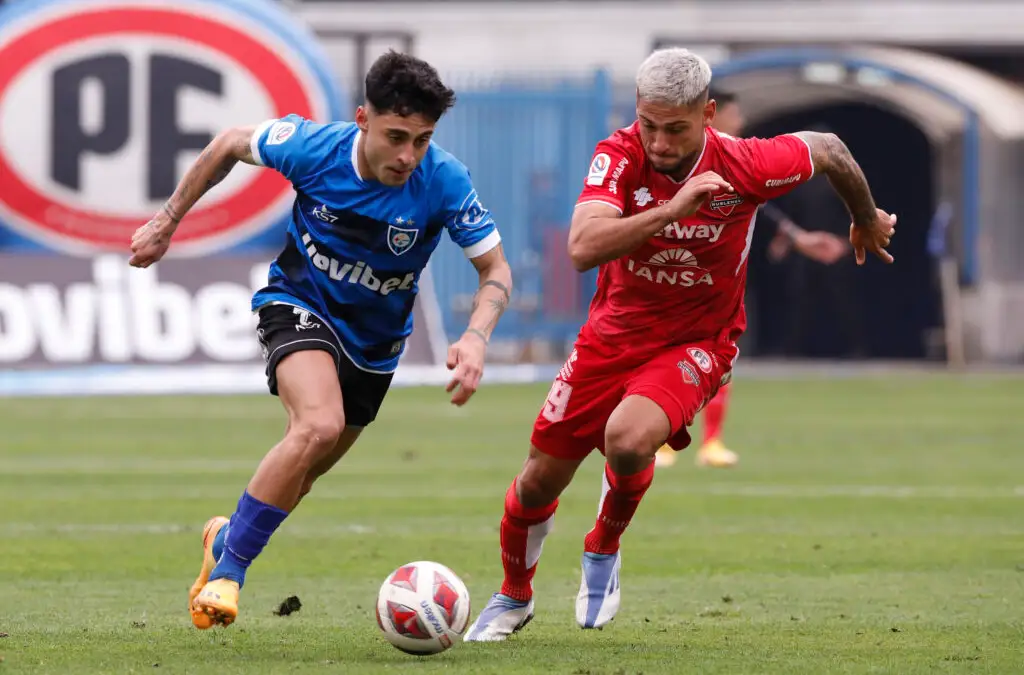 Huachipato volvió a la cima tras vencer a Ñublense.
