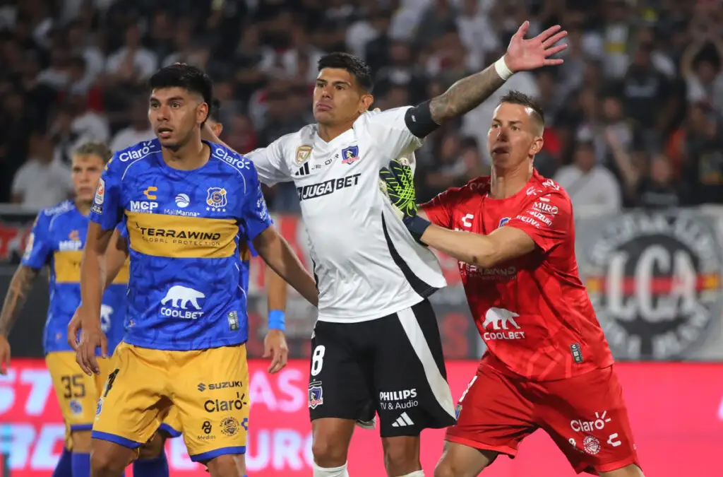 Esteban Pavez salió lesionado en duelo de Colo-Colo y sufrió el robo de su camioneta.