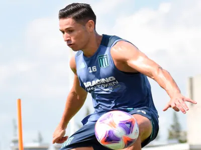 La alegría por partida doble que consiguió Óscar Opazo en Racing de Argentina
