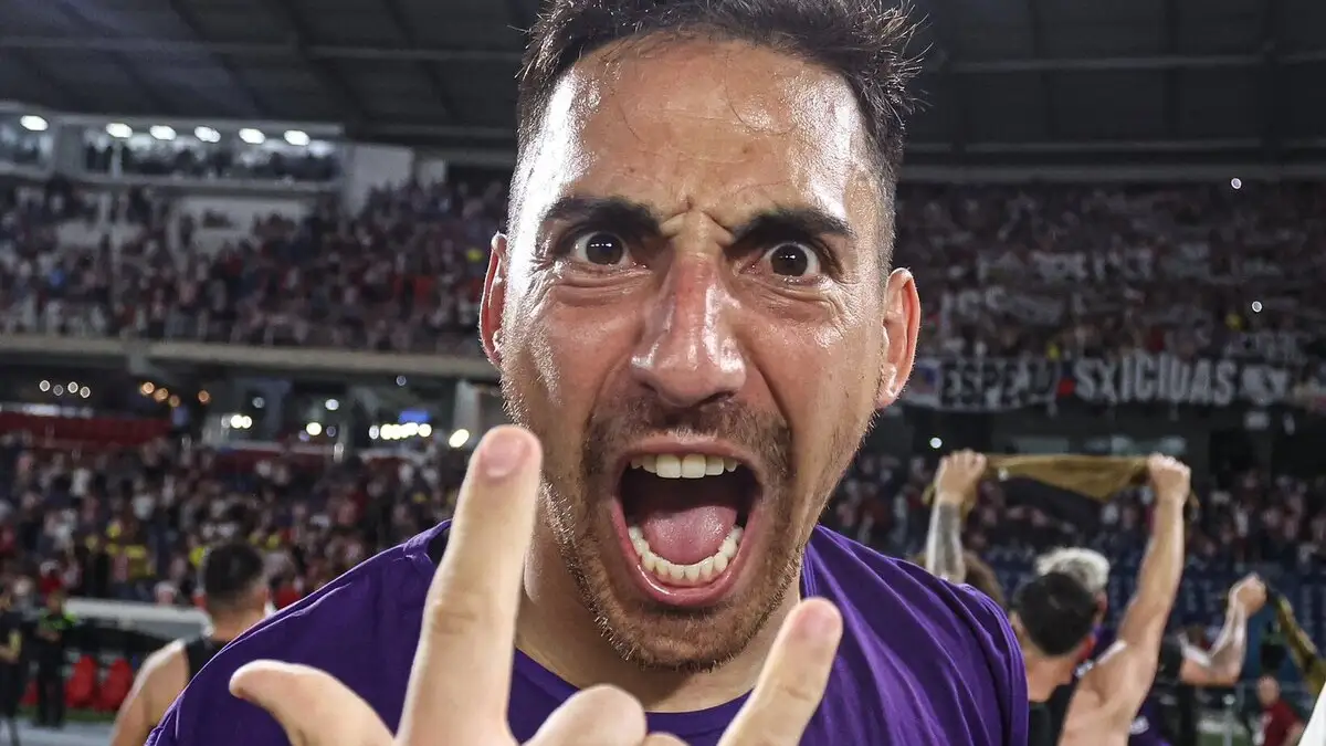 Javier Correa está alucinando con la intensidad del fanático colocolino.