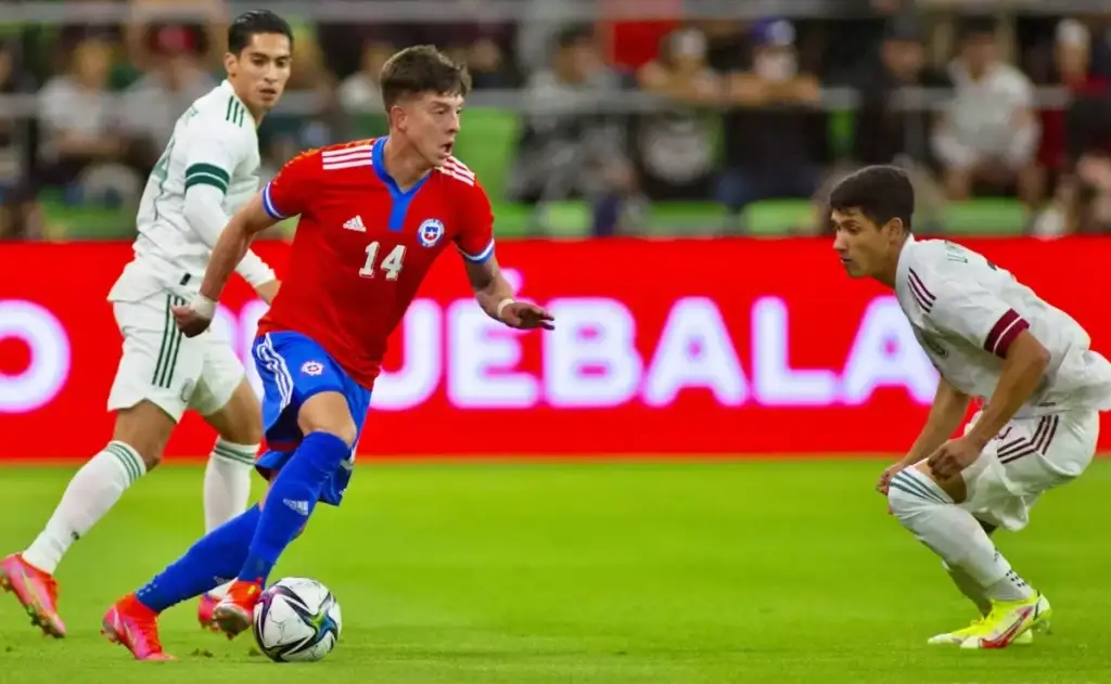 Carlos Poblete se ilusiona con ver a Pablo Parra en La Roja nuevamente.