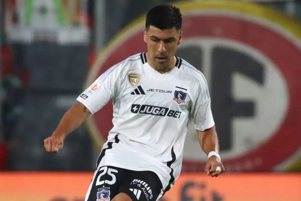 Tomás Alarcón en el duelo de Colo-Colo vs Everton