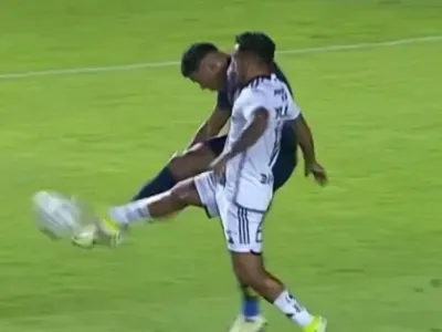 ¿Era penal? Así fue la polémica jugada de Marcos Bolados en igualdad de Colo-Colo ante Sportivo Trinidense