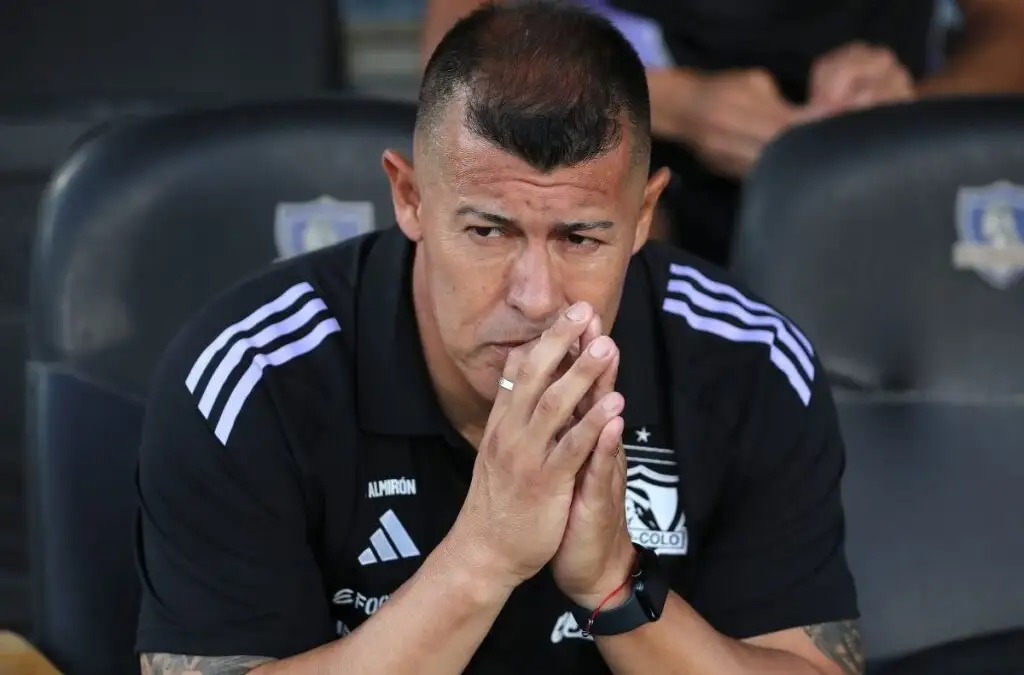 Jorge Almirón suma alternativas en las prácticas de Colo-Colo.