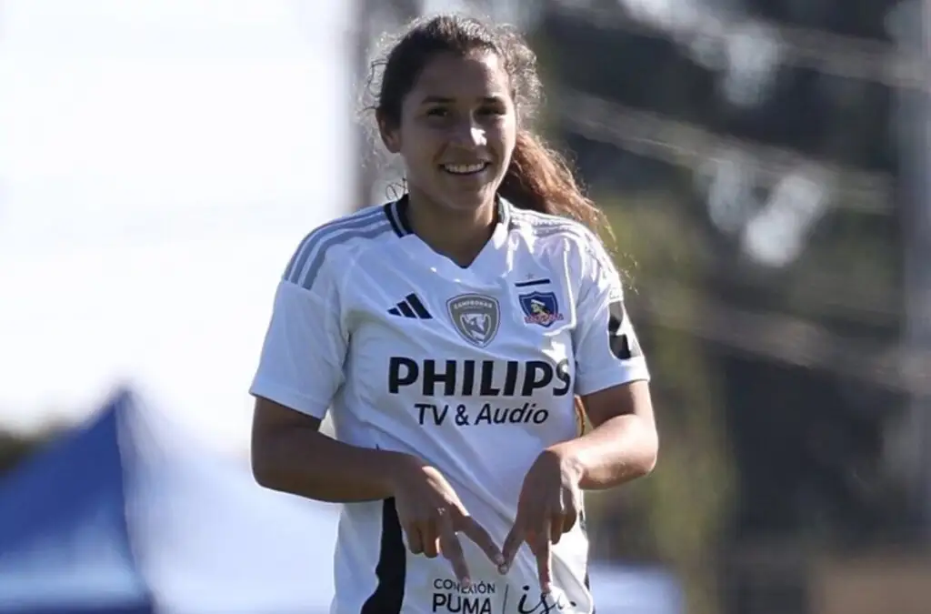 Anaís Álvarez convirtió uno de los goles en la goleada de Colo-Colo Femenino sobre Santiago Wanderers.